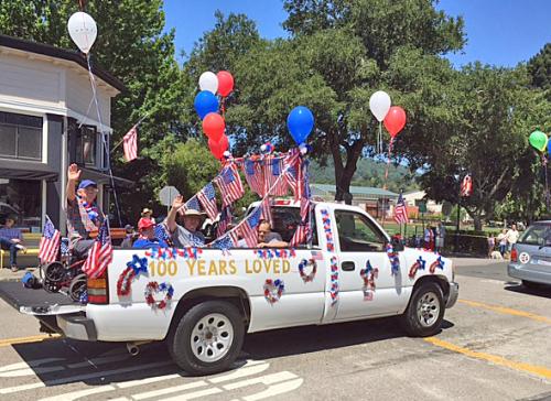 Photos of July 4th Pet Parade at B Ross House.